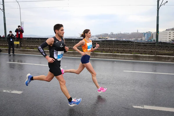 Istanbul Turquía Abril 2021 Atletas Corriendo Media Maratón Estambul Casco — Foto de Stock