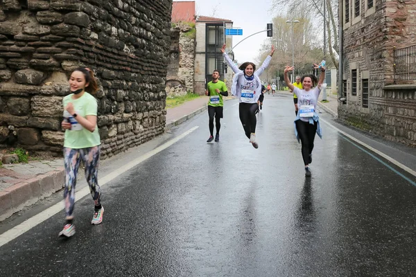 Istanbul Turkey April 2021 Athletes Running Istanbul Half Marathon Old — Stock Photo, Image