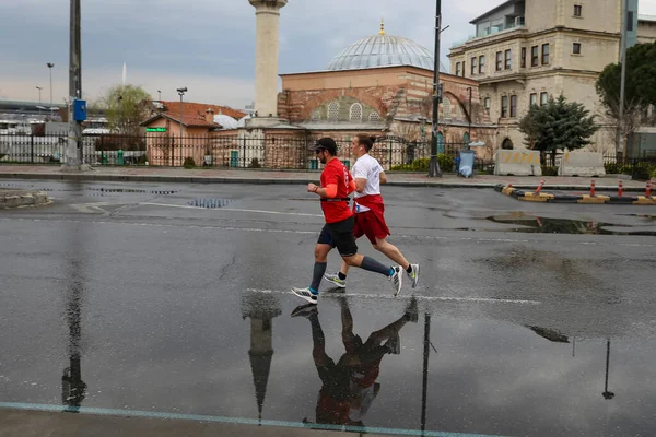 Istanbul Turkey April 2021 이스탄불의 도시에서 이스탄불에서 마라톤을 선수들 — 스톡 사진