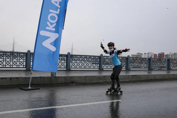 Istanbul Turkey Április 2021 Skater Fut Isztambul Félmaraton Galata Bridge — Stock Fotó