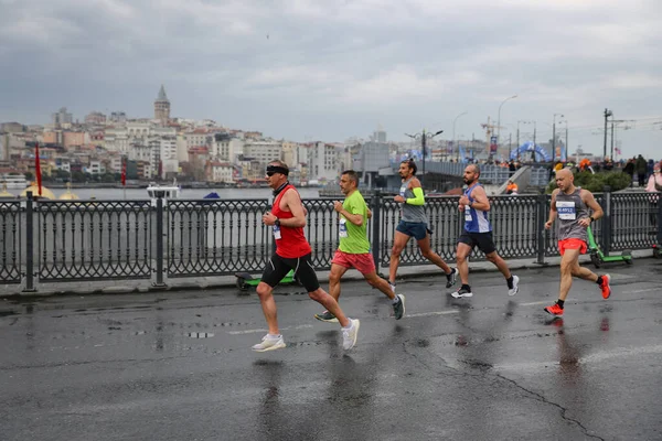 Istanbul Turquía Abril 2021 Atletas Corriendo Media Maratón Estambul Casco — Foto de Stock