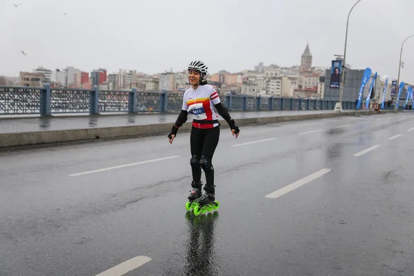 Istanbul Turkey April 2021 Åkare Som Springer Istanbul Halvmaraton Galatabron — Stockfoto