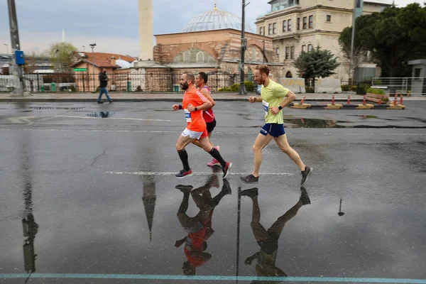 Istanbul Turkey April 2021 Спортсмени Керують Стамбулом Напів Марафоном Старому — стокове фото