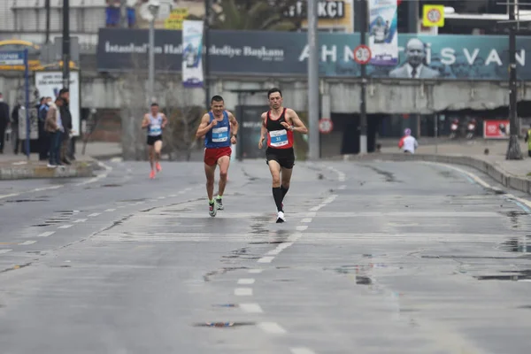 Istanbul Turquía Abril 2021 Atletas Corriendo Media Maratón Estambul Casco — Foto de Stock