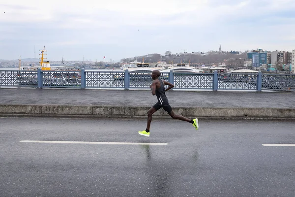 Istanbul Turkey April 2021 Atleet Loopt Istanbul Halve Marathon Het — Stockfoto