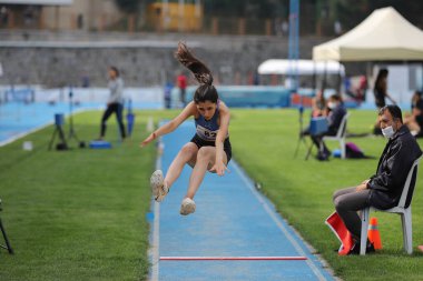 İSTANBUL, TÜRKEYE - 23 Haziran 2021: Türkiye Atletizm Federasyonu Cezmi veya Kupası sırasında tanımlanamayan atletler