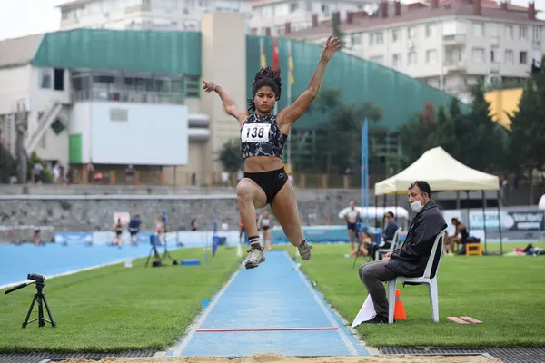 Istanbul Turkey Červen 2021 Nedefinovaný Sportovec Dlouhém Skoku Během Tureckého — Stock fotografie