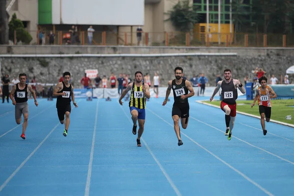 土耳其伊斯坦布尔 2021年6月23日 在土耳其田径联合会Cezmi或杯期间跑100米的运动员 — 图库照片