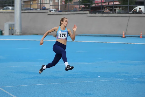 Istanbul Turquia Junho 2021 Atleta Indefinido Salto Altura Durante Federação — Fotografia de Stock