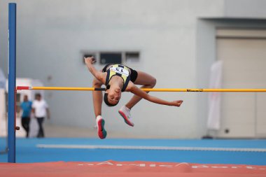 İSTANBUL, TURKEY - 23 Haziran 2021: Türkiye Atletizm Federasyonu Cezmi veya Kupası sırasında tanımlanamayan yüksek atlamacı