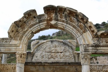 Hadrianus Tapınağı
