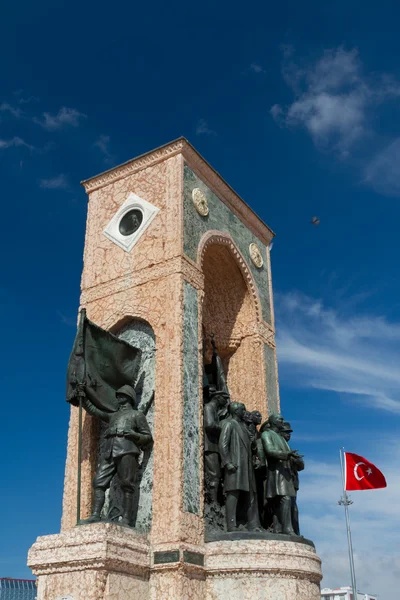 Taksim Cumhuriyet Anıtı — Stok fotoğraf