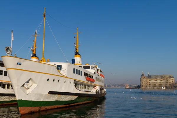 Ferry e Haydarpasa Estação Ferroviária — Fotografia de Stock