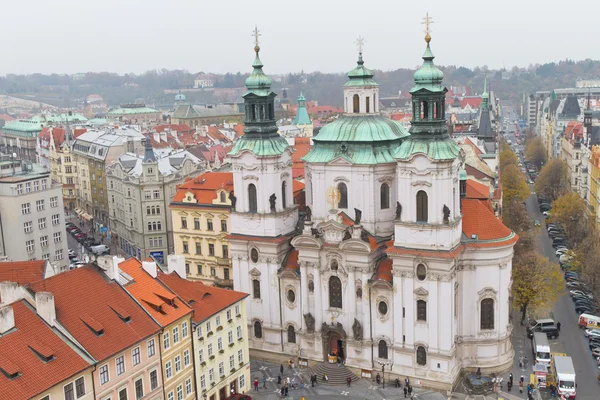 Церковь Святого Николая с Староместской площади, Прага, Чехия — стоковое фото