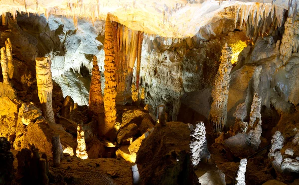 Formações dentro da Caverna Gokgol, Zonguldak, Turquia — Fotografia de Stock