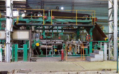 eski, terk edilmiş bir fabrika içi