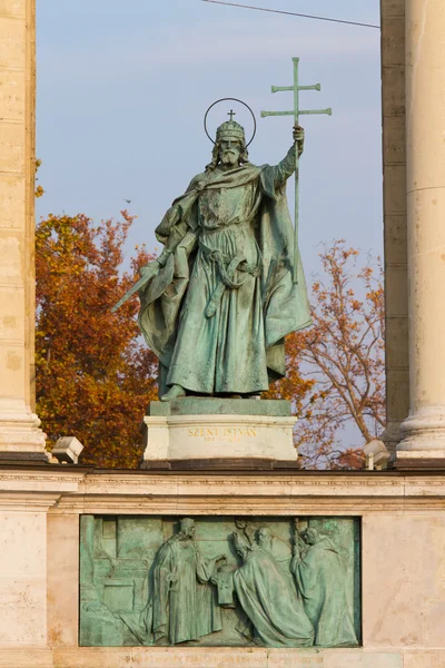 Szent istvan socha z heroes' náměstí, Budapešť, Maďarsko — Stock fotografie