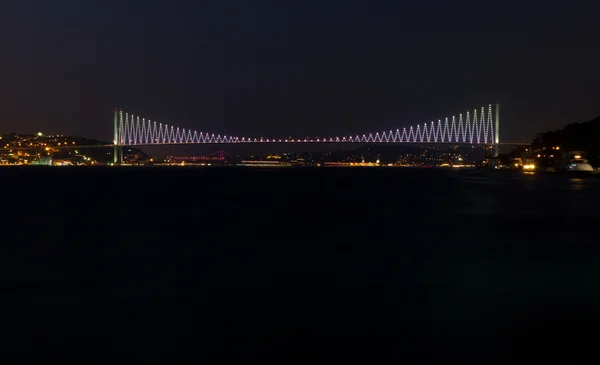 Istanbul bosporus brücke — Stockfoto