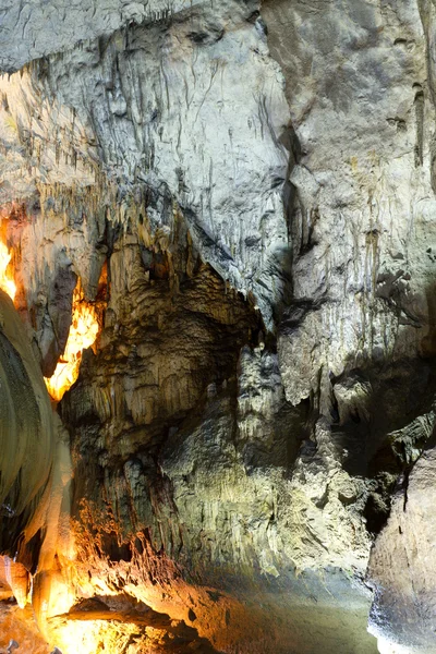 Formações dentro da Caverna Gokgol, Zonguldak, Turquia — Fotografia de Stock