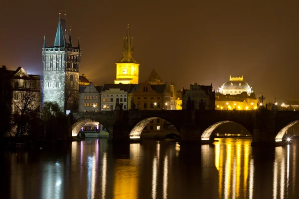 Most Karola w nocy, Praga, Czechy — Zdjęcie stockowe