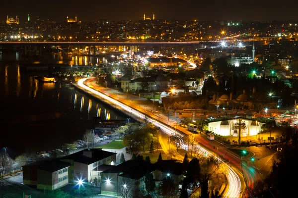 Vista notturna di Istanbul da Pierre Loti Hill — Foto Stock