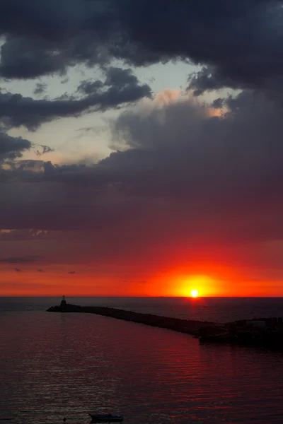Puesta de sol sobre el puerto de Zonguldak — Foto de Stock