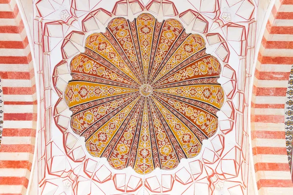 Vista interior de uma cúpula do pátio da Mesquita Selimiye, Edirne , — Fotografia de Stock