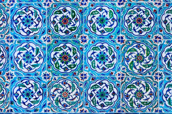 Ručně vyráběné tradiční turecké modré dlaždice zeď — Stock fotografie
