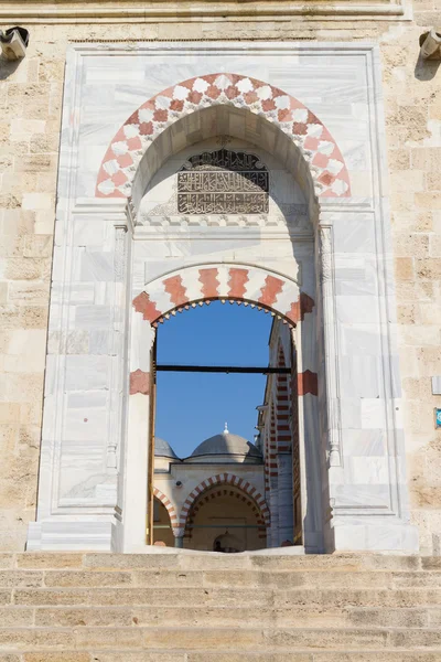 Ingang van uc serefeli moskee, edirne, Turkije — Stockfoto