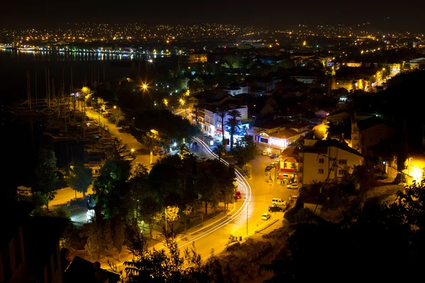 Vista noturna de Fethiye, Turquia — Fotografia de Stock