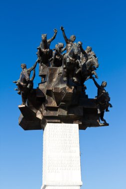 Izmir Gündoğdu anıt, Türkiye