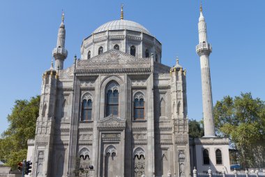 Pertevniyal valide sultan Camii