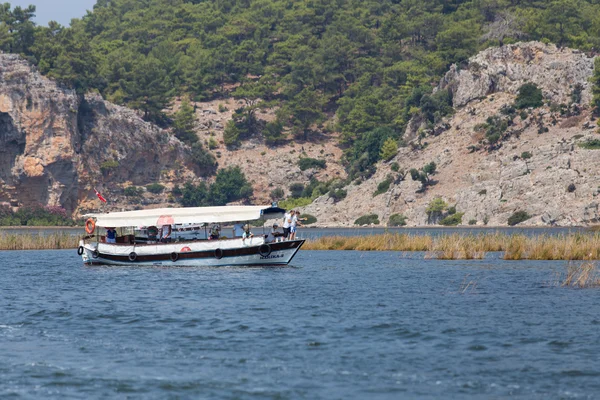 Passeio de barco em Dalyan — Fotografia de Stock