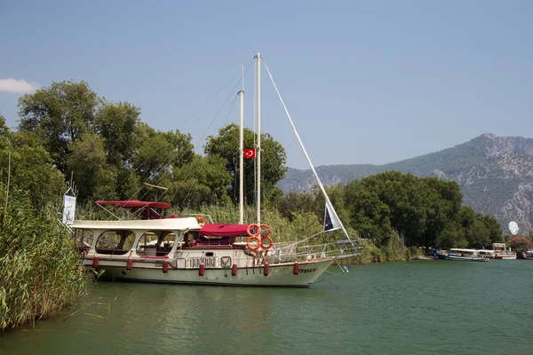 Яхти в місті Dalyan — стокове фото