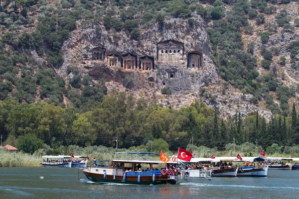 Boat tours in Dalyan River — Stock Photo, Image