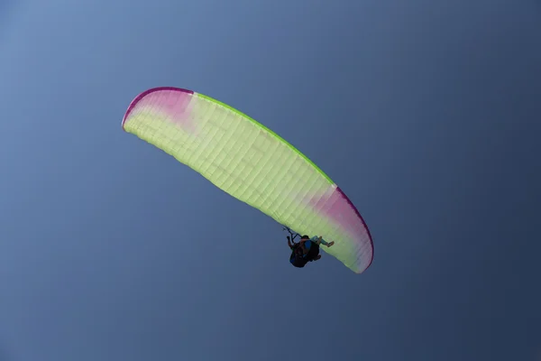 Tandem paragliding — Zdjęcie stockowe