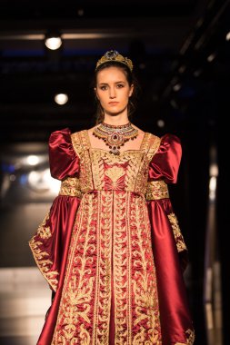 Zuhal Moda, Balkanlarin Buyulu ateşi Catwalk