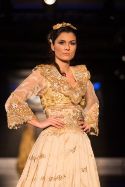 Zuhal Moda, Balkanlarin Buyulu ateşi Catwalk