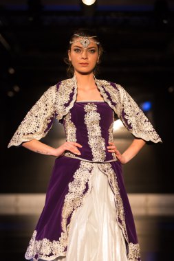 Zuhal Moda, Balkanlarin Buyulu ateşi Catwalk 