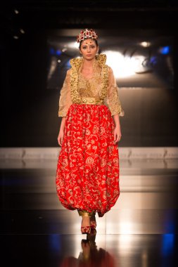 Zuhal Moda, Balkanlarin Buyulu ateşi Catwalk 