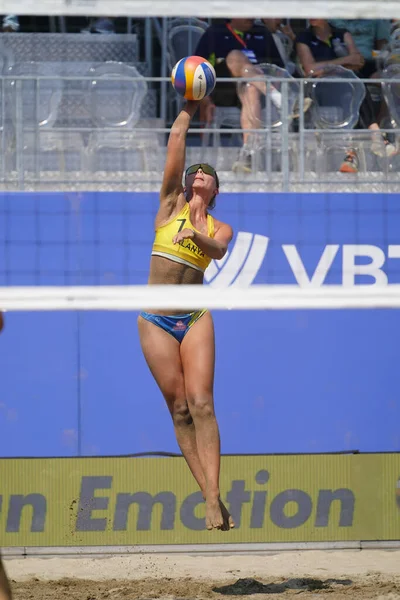 ANTALYA, TURKIYE - 14 Haziran 2025: Alanya 'daki Dünya Sahili Pro Tour Yarışması sırasında tanımlanamayan sporcu