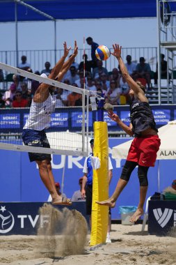 ANTALYA, TURKIYE - 13 Haziran 2025: Alanya 'daki Dünya Sahili Pro Tour Yarışması sırasında tanımlanamayan sporcu