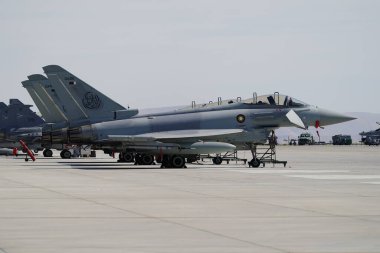 KONYA, TURKIYE - 02 Temmuz 2025: Anadolu Kartal Hava Kuvvetleri Tatbikatı sırasında Konya Havalimanı 'nda savaş uçakları