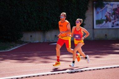 İSTANBUL, TURKIYE - 26 Temmuz 2025: İstanbul 'da Avrupa Para Gençlik Oyunları sırasında koşan sporcular
