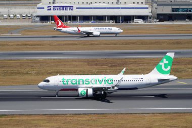 ISTANBUL, TURKIYE - 12 Temmuz 2025: Transavia Airlines Airbus A320-252N (12548) İstanbul Uluslararası Havaalanına indi