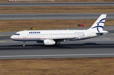 ISTANBUL, TURKIYE - 19 Temmuz 2025: Ege Havayolları Airbus A320-232 (3033) İstanbul Uluslararası Havaalanına indi