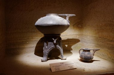 NEVSEHIR, TURKIYE - 08 AĞUSTOS 2025: Avanos Kasabasındaki Guray Müzesinde Eserler