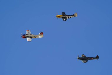 ESKISEHIR, TURKIYE - 20 Eylül 2025: T-28B Truva, Spitfire, P-51D Mustang gösterisi Sivrihisar SHG Hava Gösterisi
