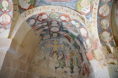 NEVSEHIR, TURKIYE - 10 Ağustos 2025: Goreme Kasabası El Nazar Kilisesi 'nde Fresco