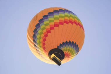 Nevsehir, Türkiye 'deki Kapadokya Vadisi üzerinde Sıcak Hava Balonu